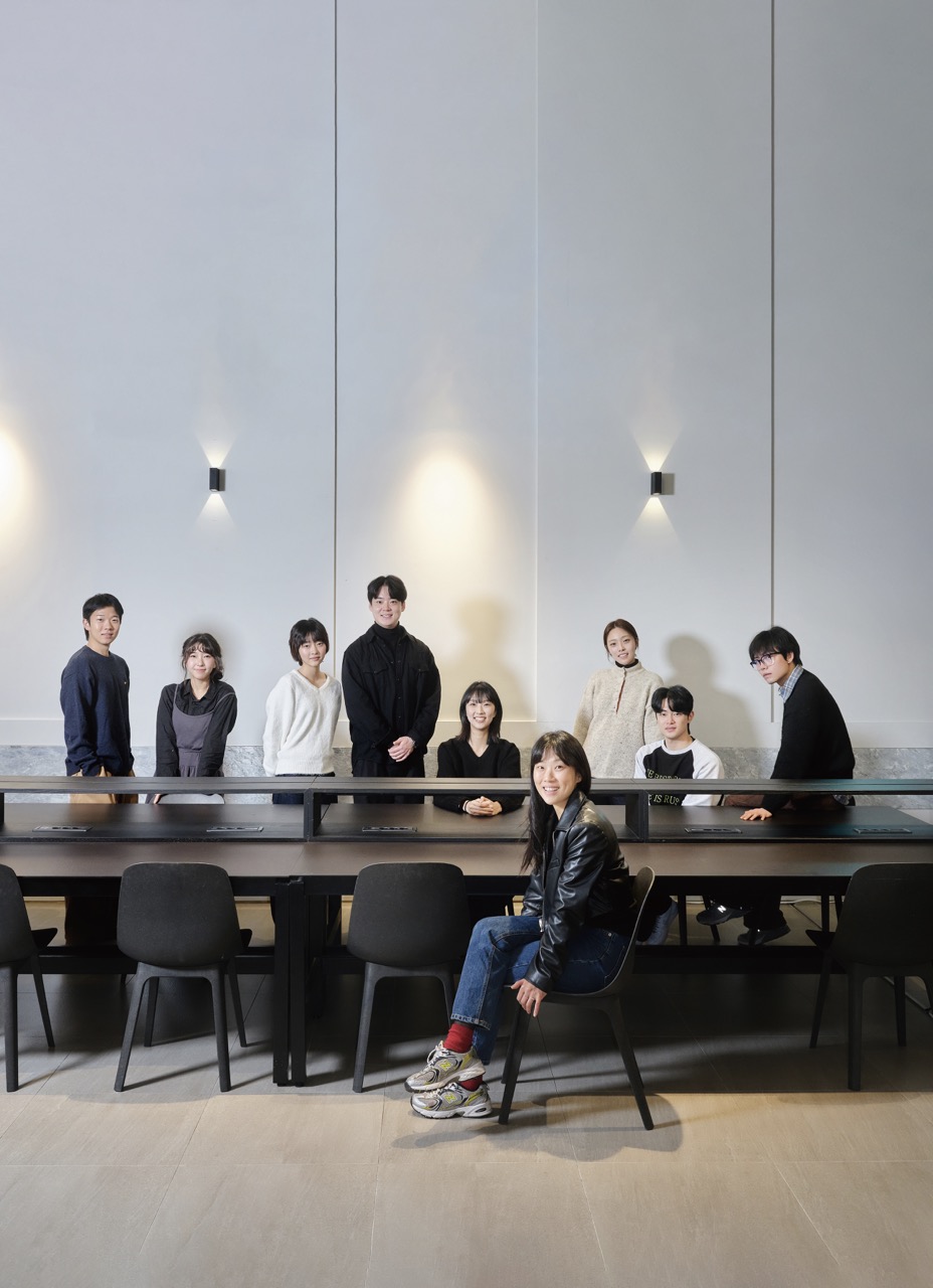 이오진 연출가와 프로젝트 파일 팀원들